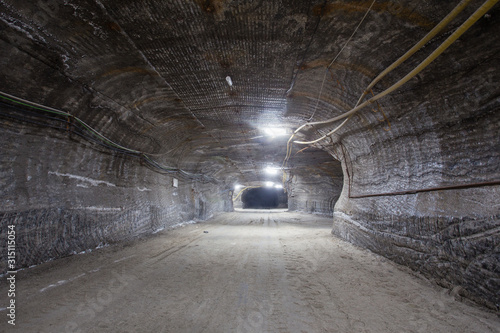 Foto Salt potash mine ore shaft tunnel drift underground