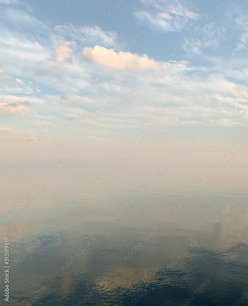 Naklejka premium Sea and sky background