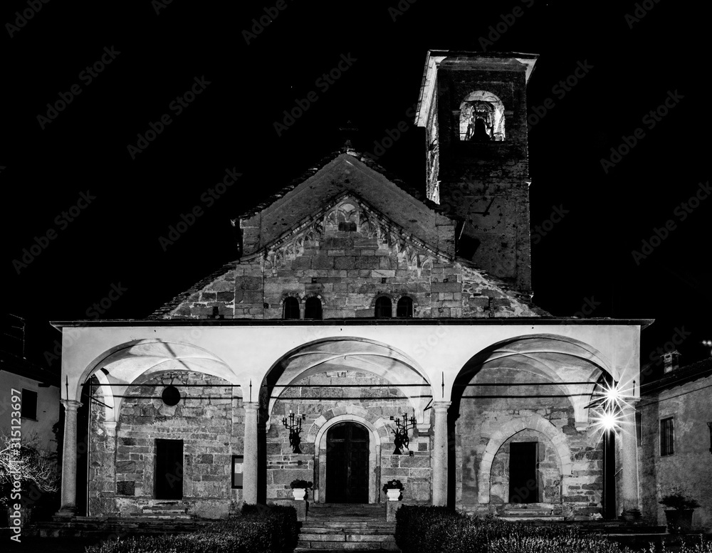 Fototapeta premium Chiesa di San Donato e San Grato a Brovello-Carpugnino (VB), Piemonte, Italia.