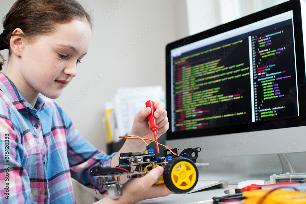 Female Pupil Building Robot Car In School Science Lesson - obrazy, fototapety, plakaty 