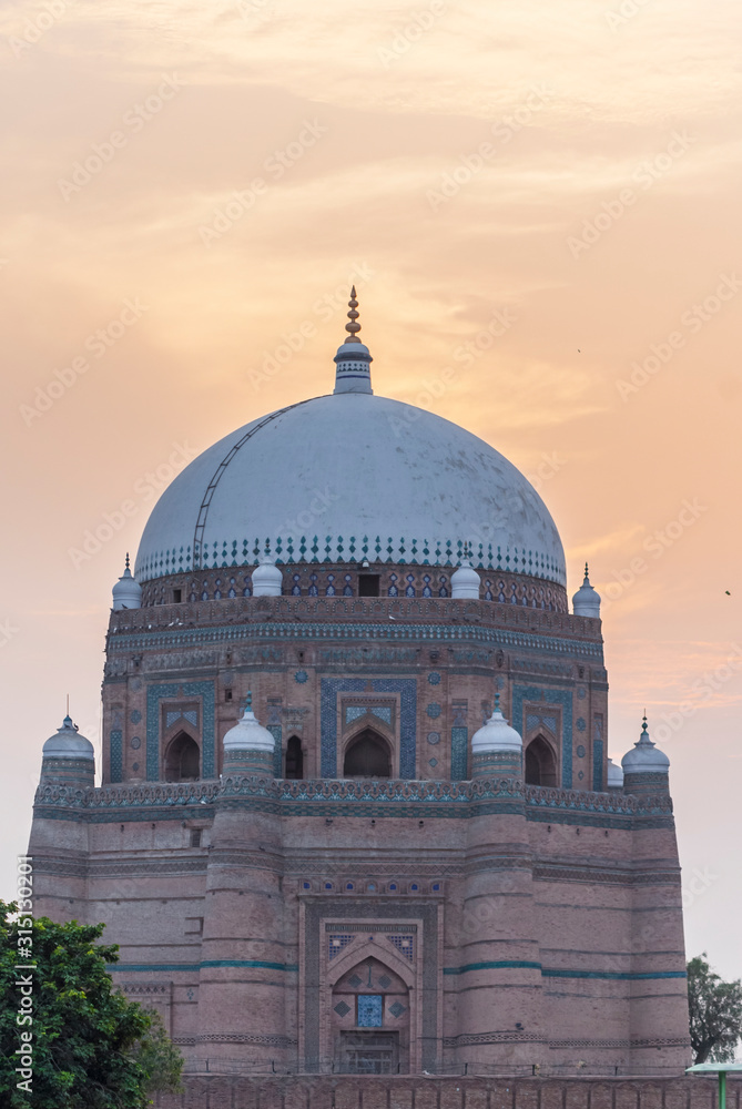 Pakistan famous city Multan its famous is the name of (City of tomb) almost 1000 tomb in this city and all tomb of old Suffi buzrug & this picture is Shah Rukn-e-Alam tomb