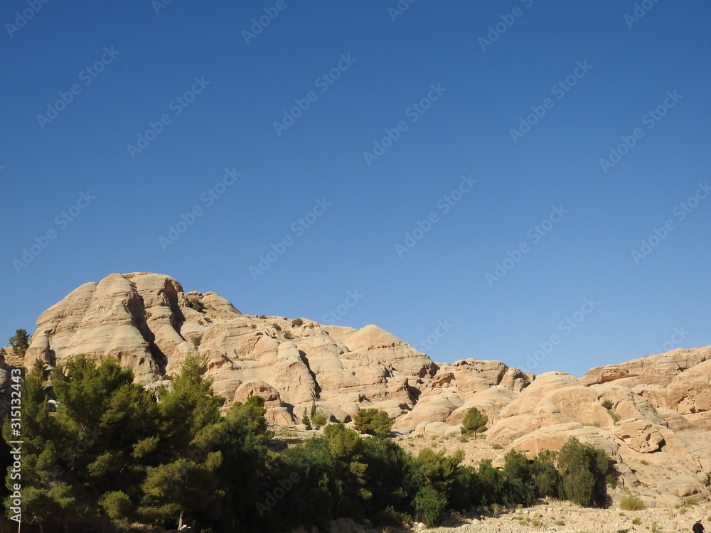 Fototapeta premium ペトラ遺跡 入口の小山