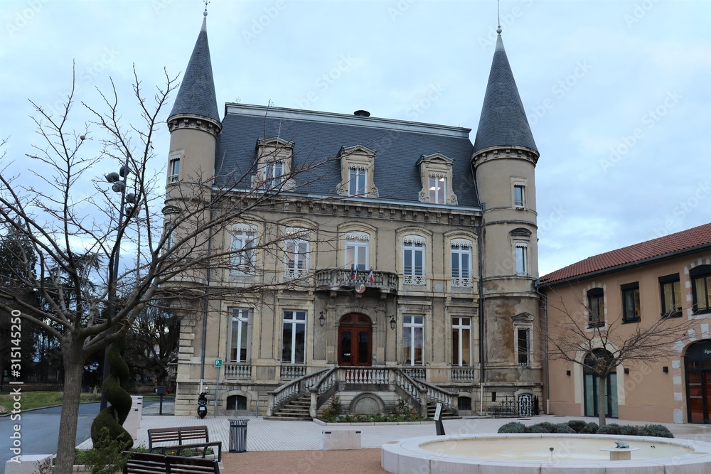 Mairie de la commune de Bourgoin Jallieu - Département de l'Isère - Région Rhône Alpes - France - Vue extérieure