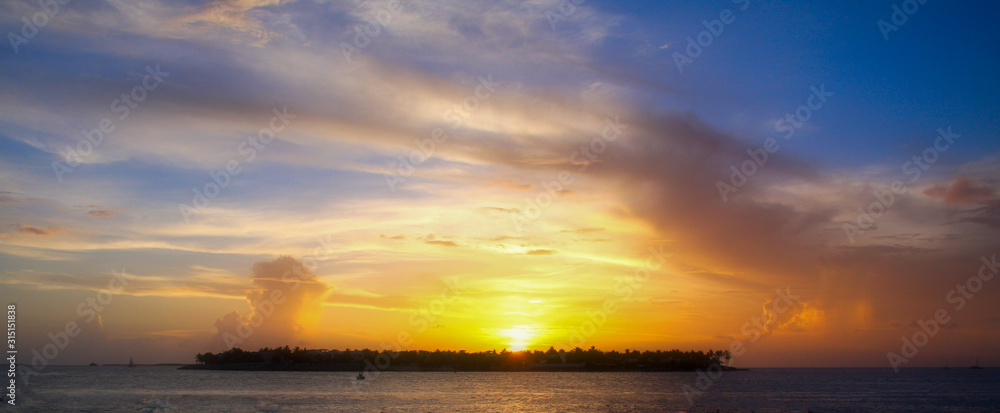 Obraz premium sunset seen from key west.