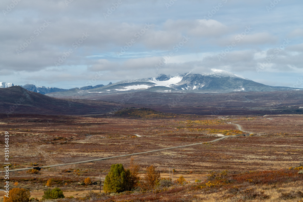 Berglandschaft in Norwegen mit Wolken Reisen