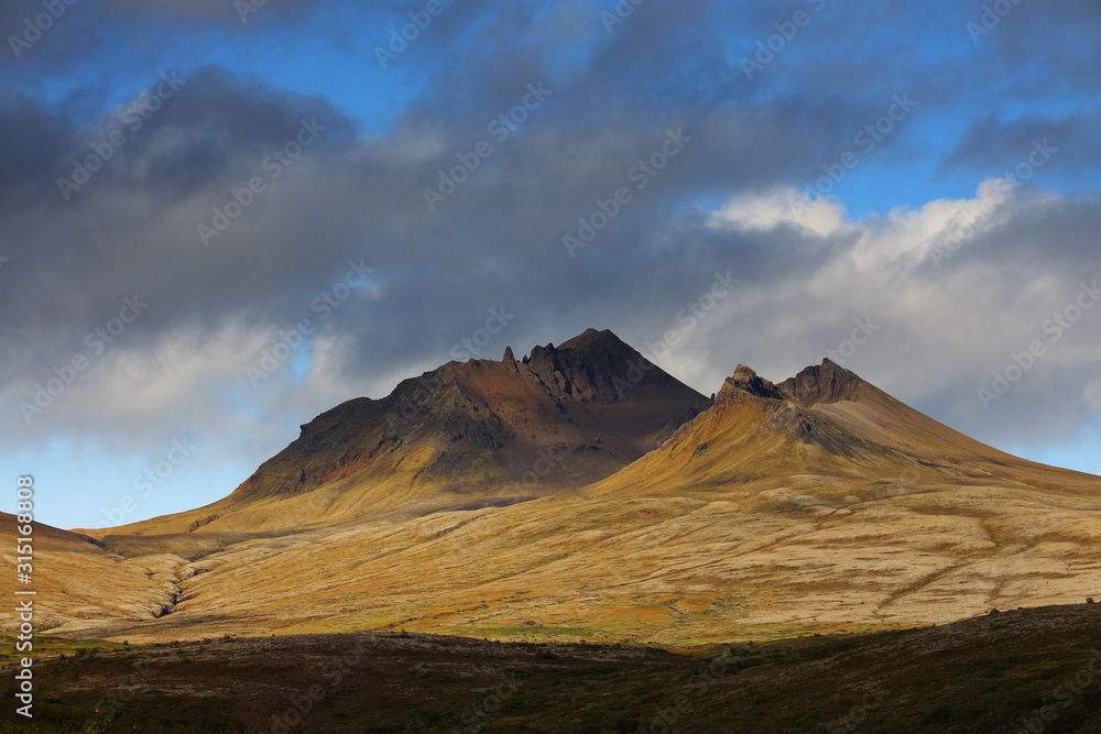 Obraz premium Volcanic alpine landscape in Skaftafell Natural Park, Iceland, Europe