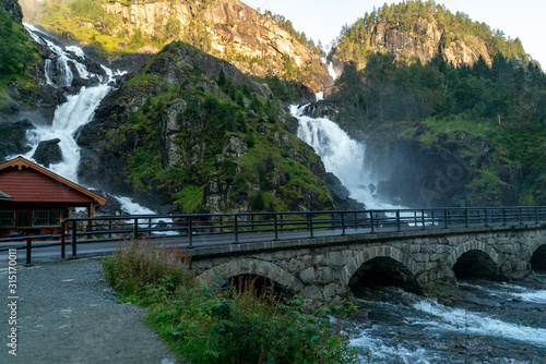 Latefossen in Norwegen Wasserfall