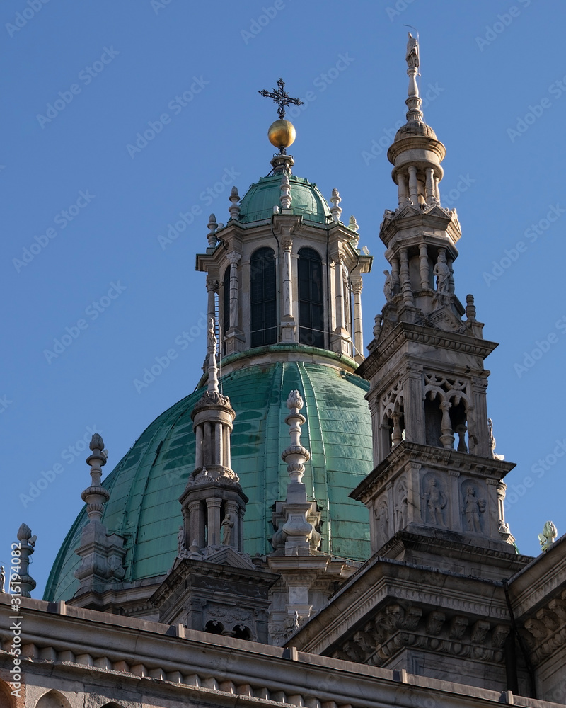 details of the beautiful Como cathedral. 