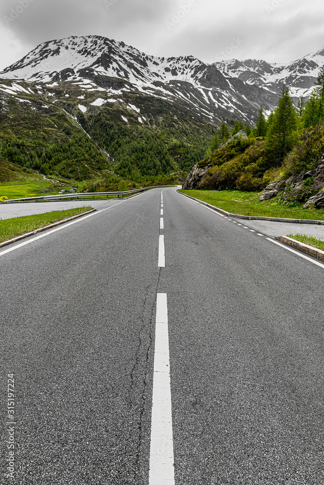Fototapeta premium mountain pass from italy to swizerland