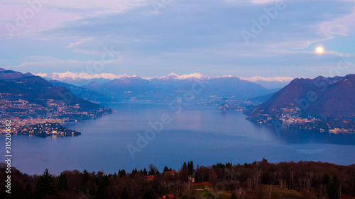 Lago maggiore visto dalla località Alpino di Gignese (VB), Piemonte, Italia.
