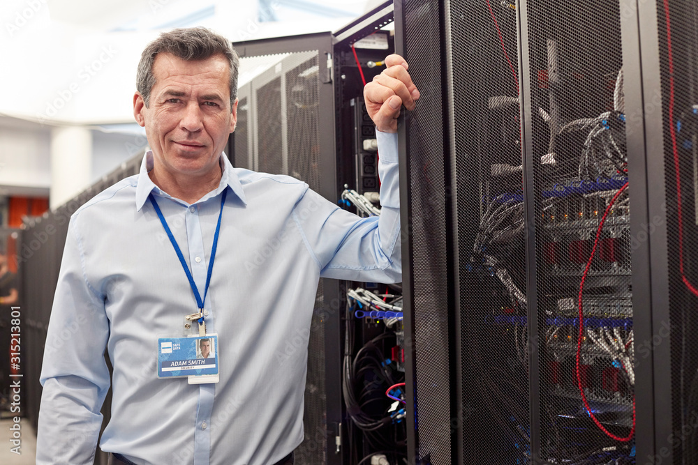 © Rafal Rodzoch/Caia Image - Portrait confident male IT technician in server room © Rafal Rodzoch/Caia Image - Portrait confident male IT technician in server room