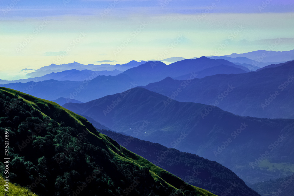 Obraz premium Beautiful and Amazing Snow-covered Mountain With Blue Sky