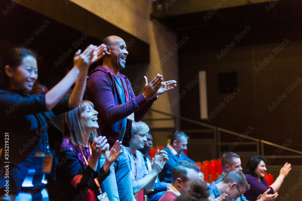 © Sam Edwards/Caia Image - Enthusiastic audience clapping and cheering