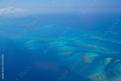 Fototapeta Naklejka Na Ścianę i Meble -  南太平洋の上空からの眺め
