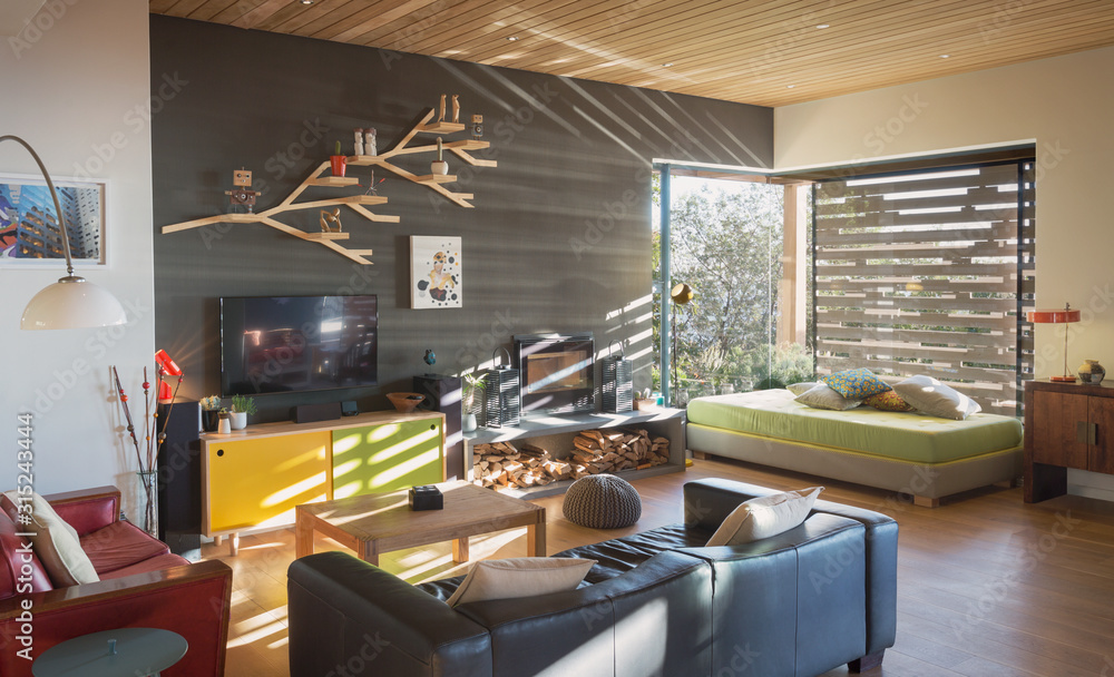 © Tom Merton/Caia Image - Sunny modern, luxury home showcase interior living room © Tom Merton/Caia Image - Sunny modern, luxury home showcase interior living room