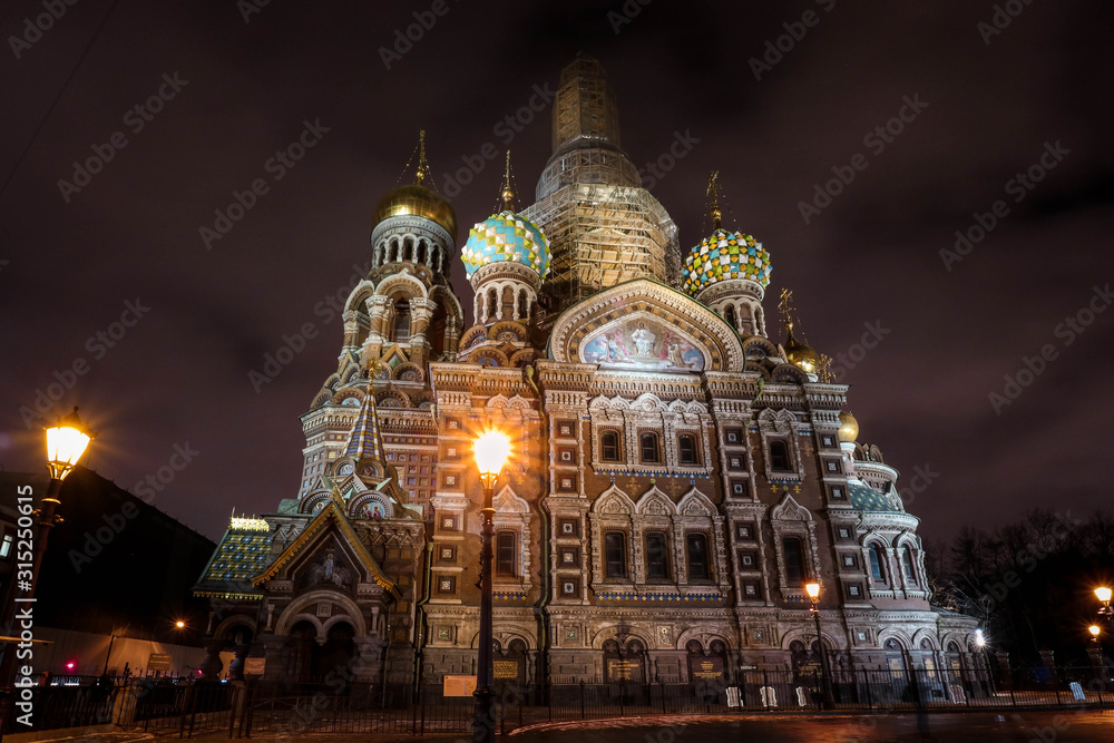 サンクトペテルブルク　血の上の救世主教会　ライトアップ