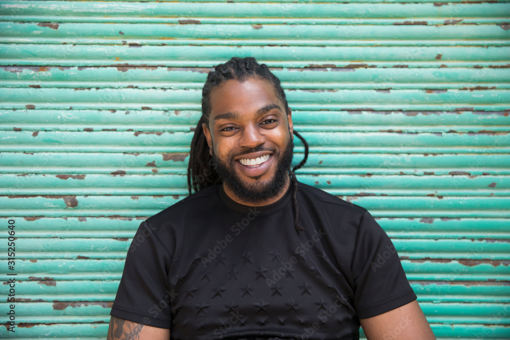 © Sam Edwards/Caia Image - Portrait happy handsome man with beard smiling © Sam Edwards/Caia Image - Portrait happy handsome man with beard smiling