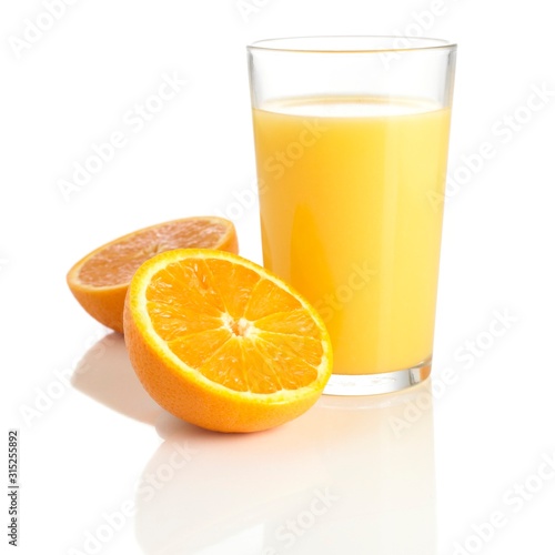 Orange juice and fresh orange