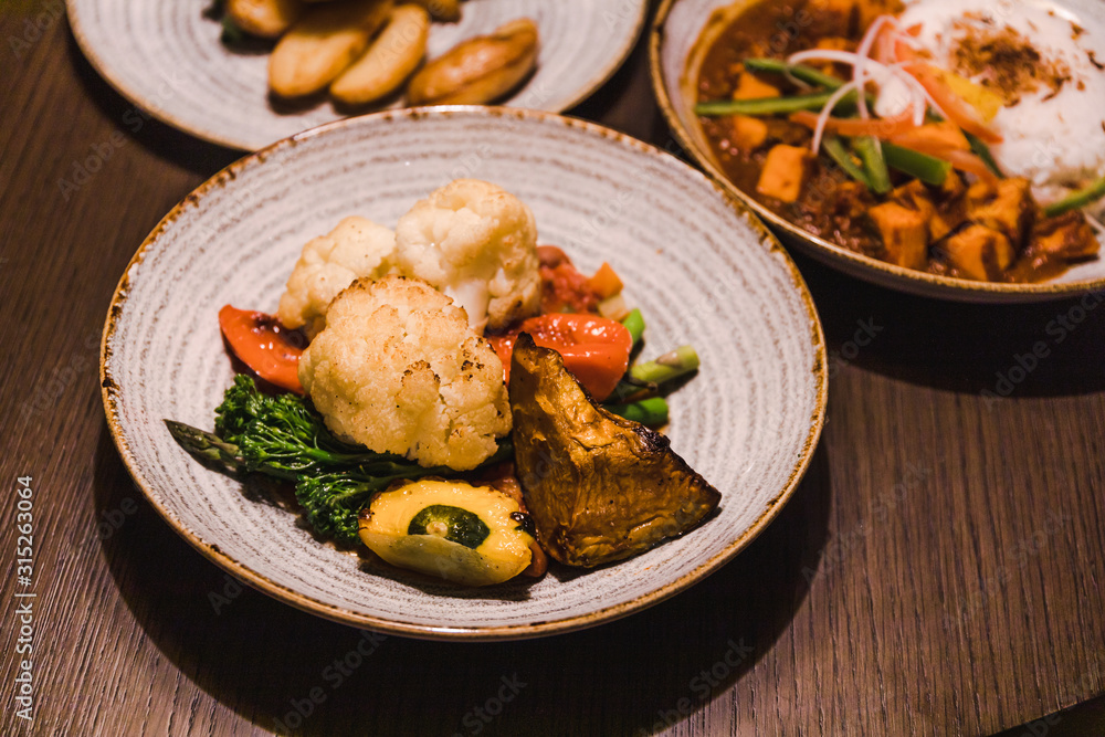 Fototapeta premium mixed steamed veggies and tofu