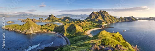 Obraz  z motywem Landscape view from the top of Padar island in Komodo islands, Flores, Indonesia.
