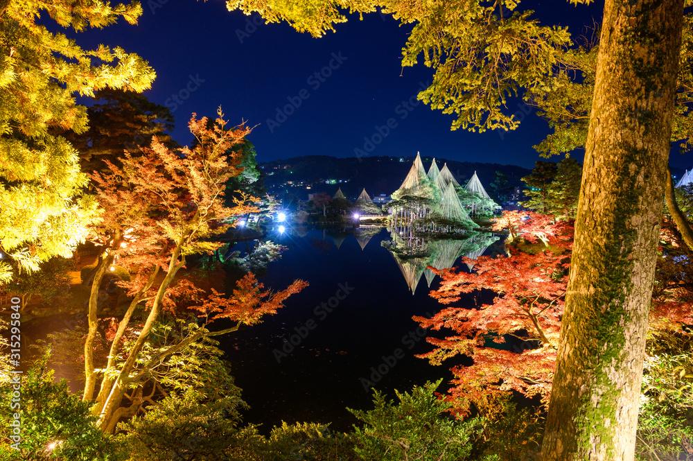 紅葉した兼六園 Stock Photo Adobe Stock