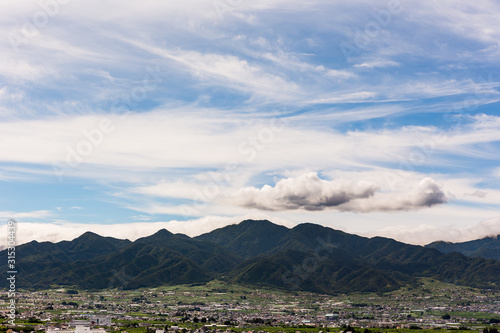 日本・6月の山梨県、梅雨の晴れ間の甲府盆地