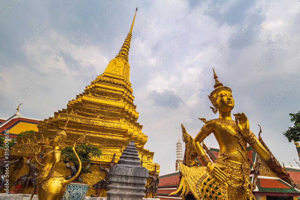 Fototapeta premium Royal grand palace in Bangkok, Asia Thailand