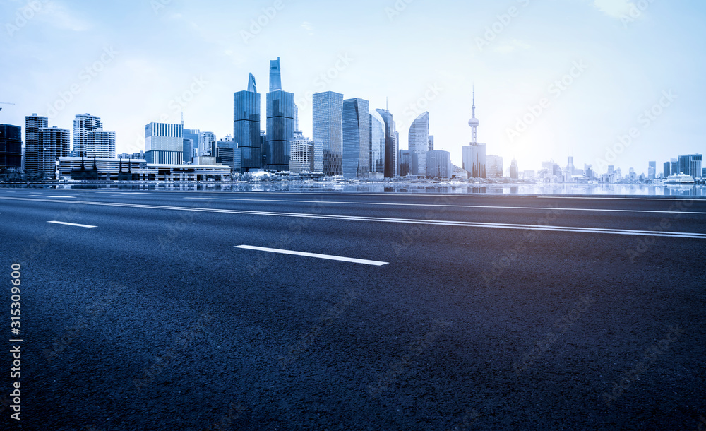 Naklejka premium empty highway with cityscape of China