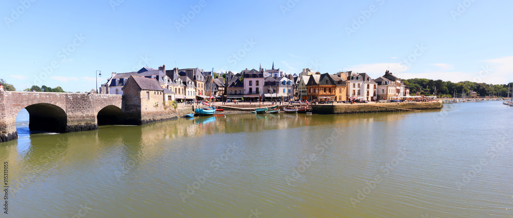Auray, Quartier de Saint-Goustan. Vue panoramique sur le port . Morbihan. Bretagne	