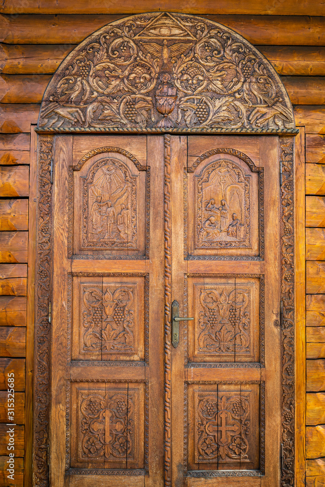 Kirchtüre einer Holzkirche in Rumänien