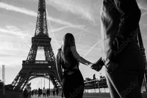 Romantic date, honeymoon, travel, marriage proposal in Paris. Couple in love walking near the Eiffel tower © Wedding photography