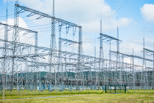 Obraz na płótnie Energia elektrownia słupy w salonie