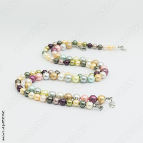 Seashell kolorowe sznury, naszyjniki z kolorowych pereł