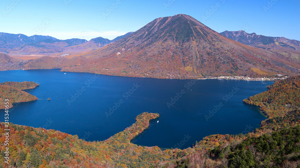 奥日光 半月山峠から見た男体山と中禅寺湖 奥日光 半月山峠から見た男体山と中禅寺湖