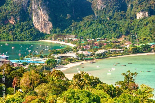 Obraz na płótnie Phi Phi Island amazing View Point, view on Tonsai Village. Koh Phi Phi Don, Viewpoint. Thailand. w salonie