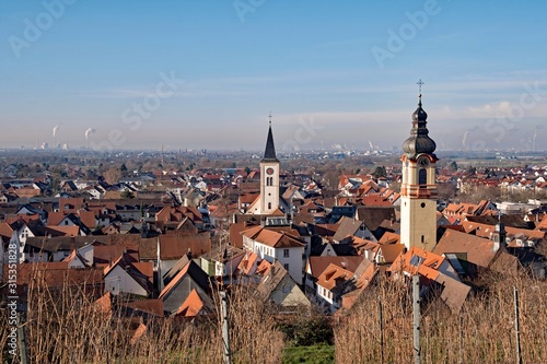 Blick über die Stadt Schriesheim in Baden-Württemberg, Deutschland photo