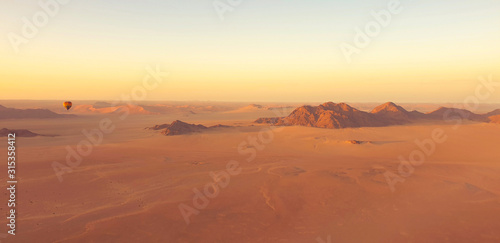 desert hot air balloon © zasafarigypsy