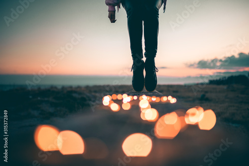 Sfondo romantico per san valentino. Cena a lume di candela durante il tramonto.