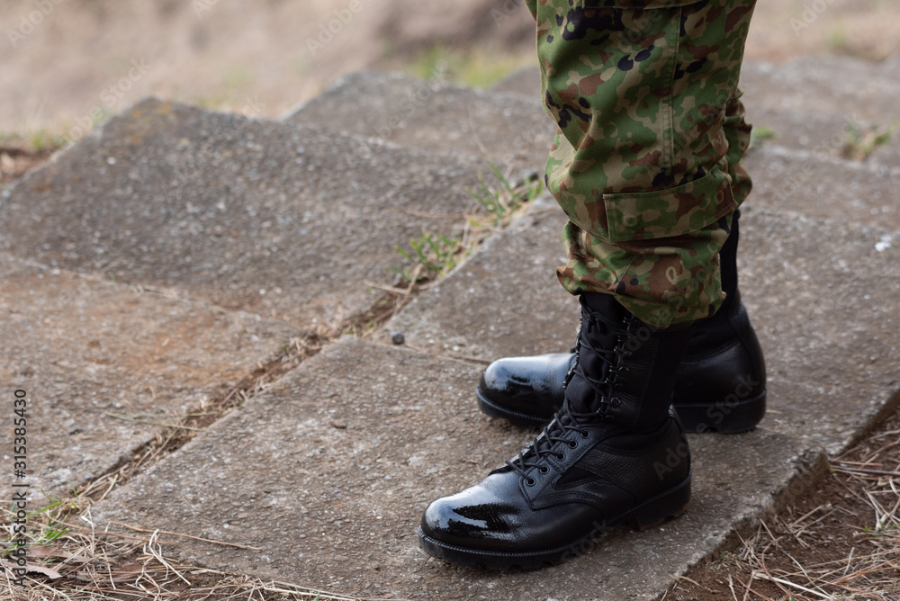 軍人の足元 軍人の足元