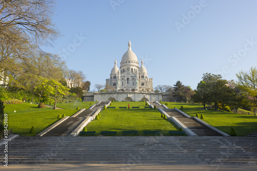 Paris. La basilique du Sacré Coeur sur la colline de Montmartre.  The Sacré Coeur basilica on Montmartre hill. © Thierry Rambaud