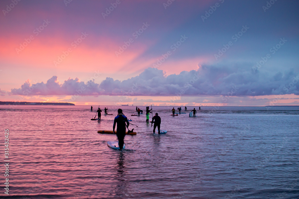 Fototapeta premium Sappersurfs sail in the sunset on the Baltic Sea