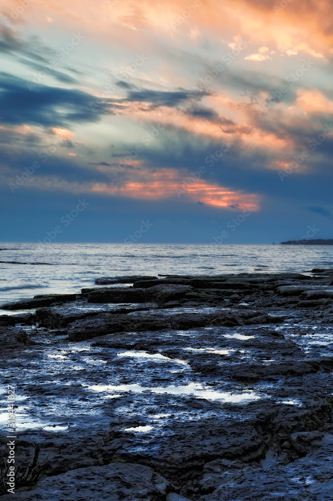 Fototapeta premium Erie On The Rocks