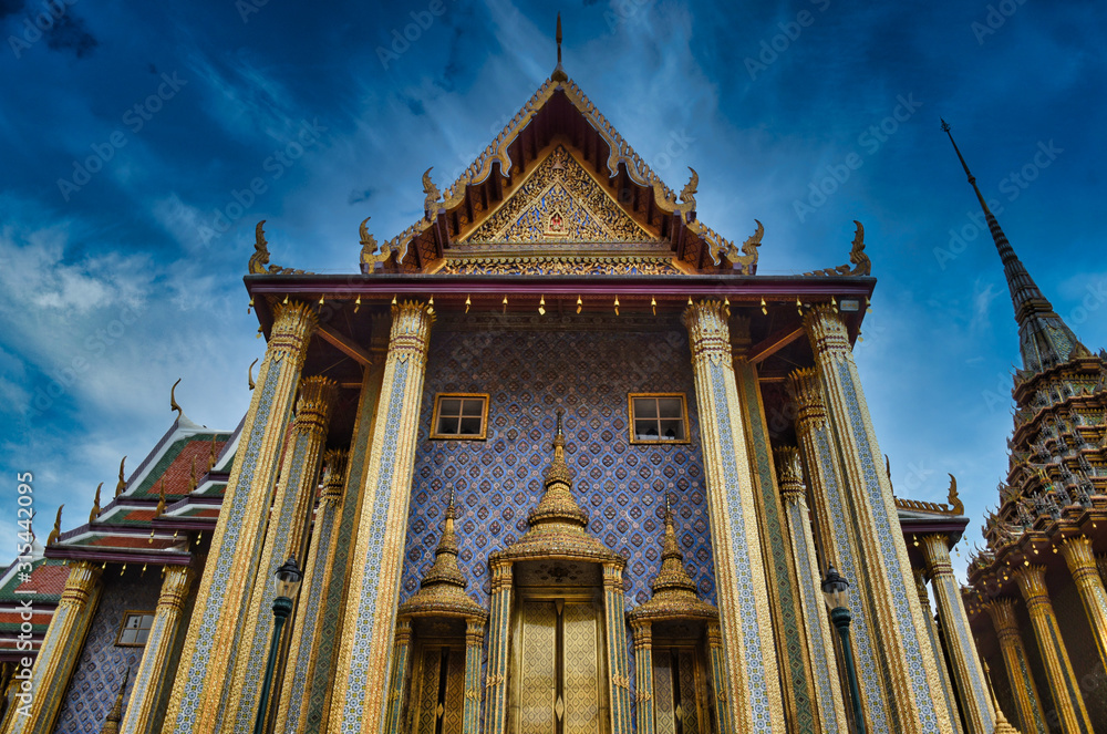 Naklejka premium Characteristics of traditional Thai architecture