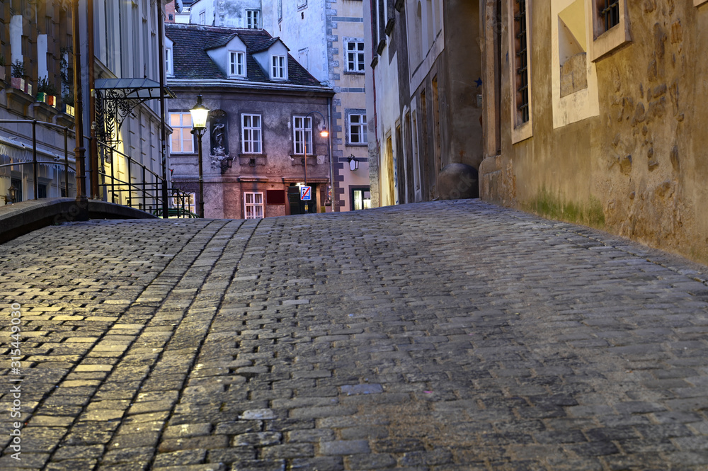 Fototapeta premium Griechengasse old stone street at night in Vienna Austria