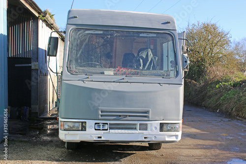 Wallpaper Mural motorhome in a yard Torontodigital.ca