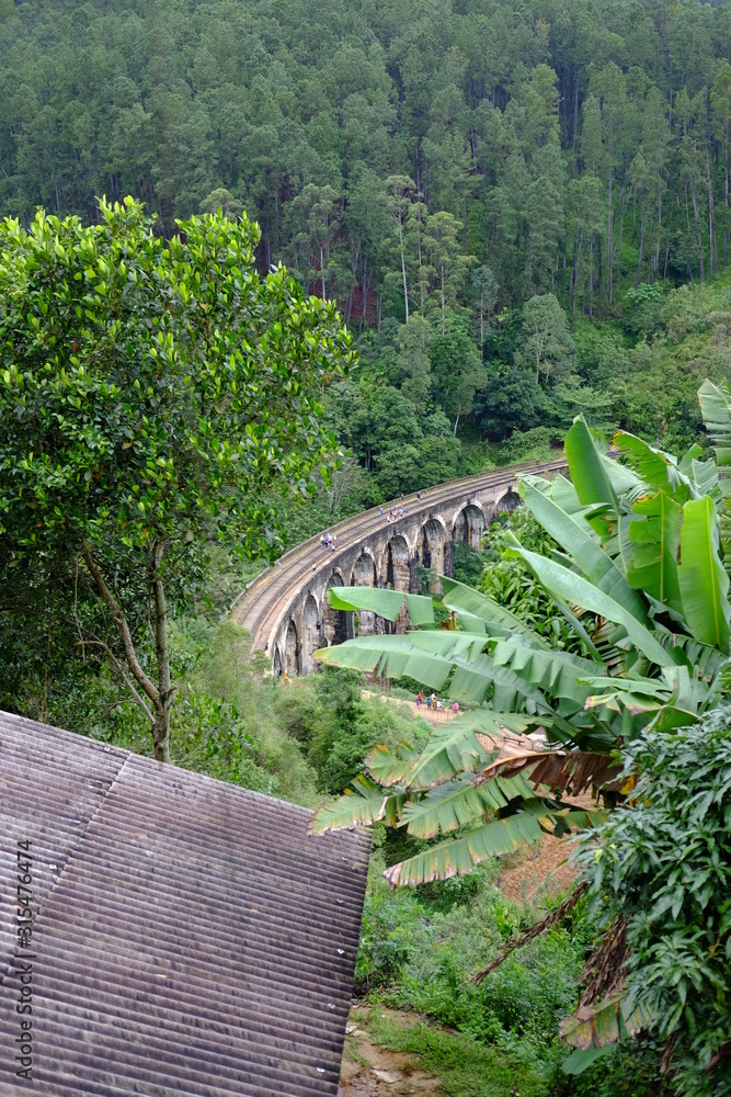 eight-lane bridge in Sri Lanka