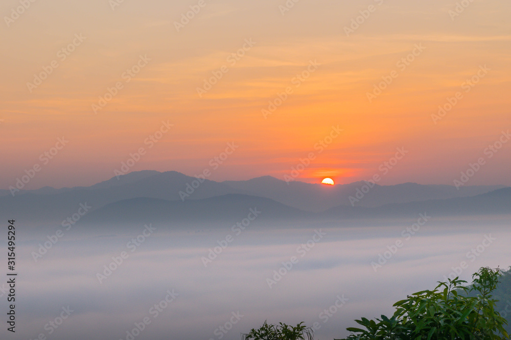 Naklejka premium Silhouette the sunrise with the fog, beautiful sky and cloud at Phu Lam Duan Mountain, Pak Chom District, Loei Province, Thailand.