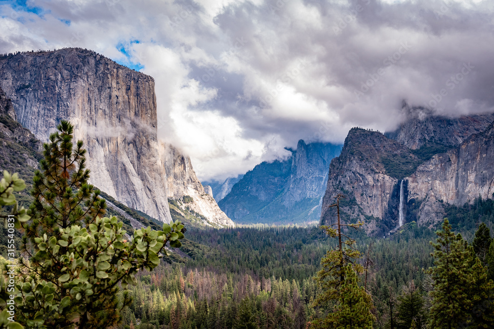Yosemite Valley in October. Classic Tunnel View.