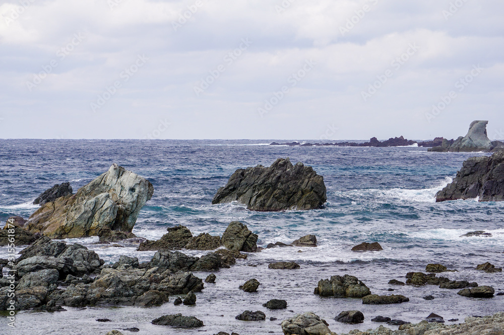面白い形をした奇石が多い、佐渡七浦海岸