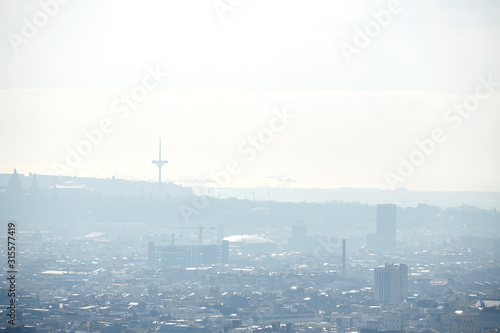 Vista de Barcelona en medio de la contaminación